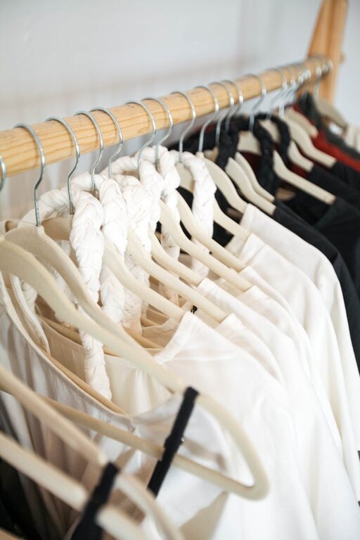 How to Build a Basic Capsule Wardrobe for Everyday Style
